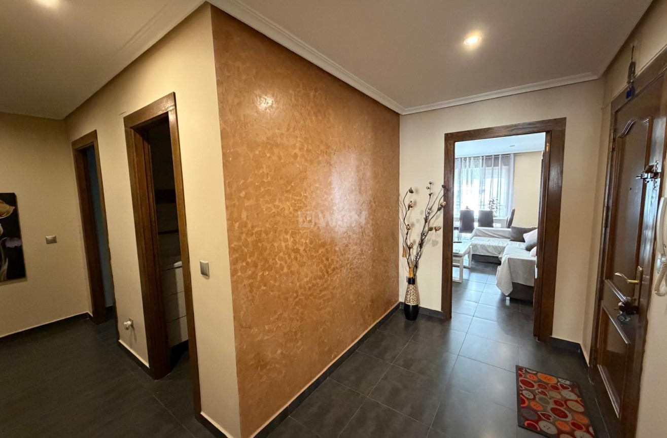 Odsprzedaż - Mieszkanie w bloku - Beniel - Centro