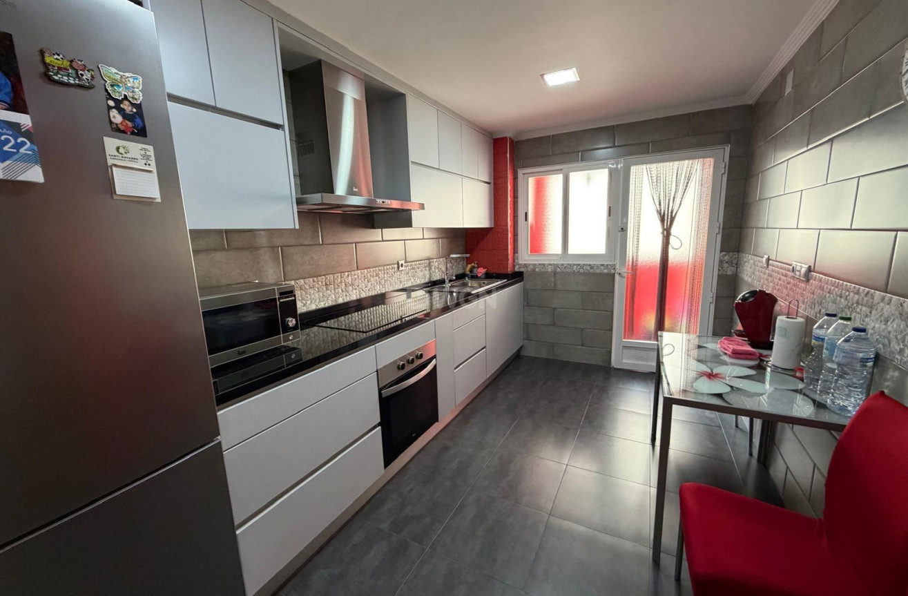 Odsprzedaż - Mieszkanie w bloku - Beniel - Centro