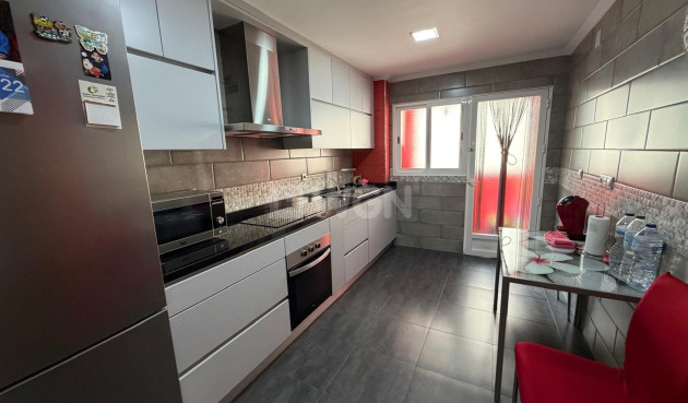 Odsprzedaż - Mieszkanie w bloku - Beniel - Centro