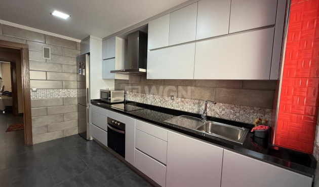 Odsprzedaż - Mieszkanie w bloku - Beniel - Centro