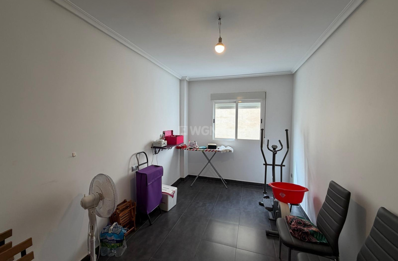 Odsprzedaż - Mieszkanie w bloku - Beniel - Centro