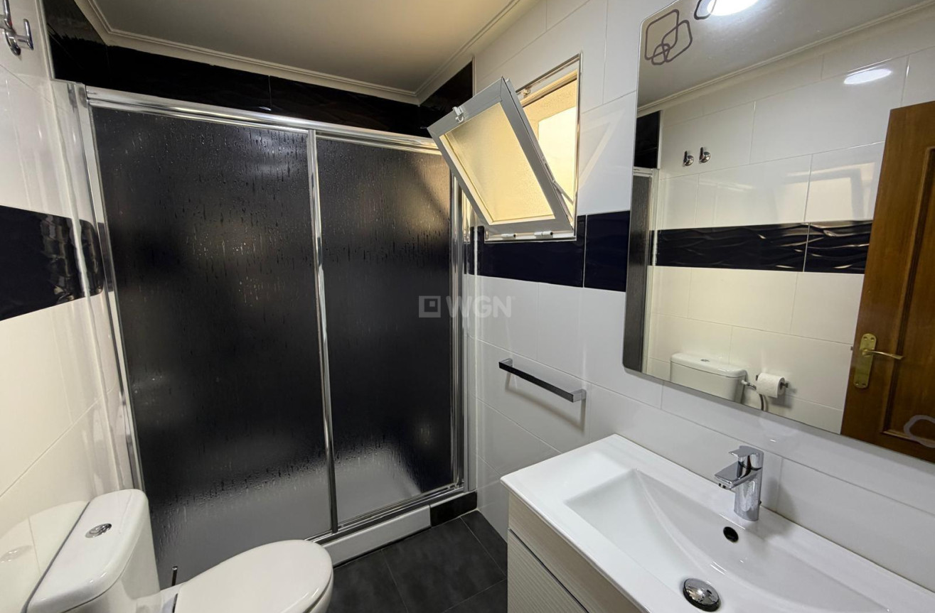 Odsprzedaż - Mieszkanie w bloku - Beniel - Centro