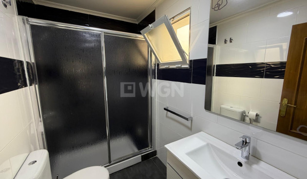 Odsprzedaż - Mieszkanie w bloku - Beniel - Centro