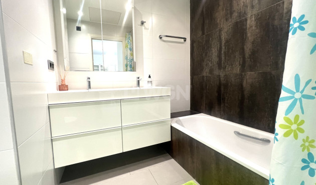 Odsprzedaż - Mieszkanie w bloku - La Zenia - Costa Blanca