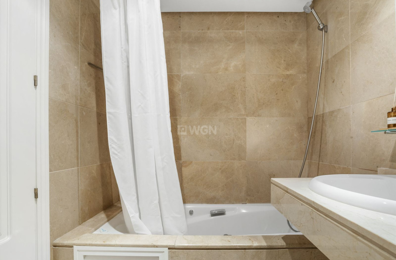 Odsprzedaż - Mieszkanie w bloku - Manilva - Inland