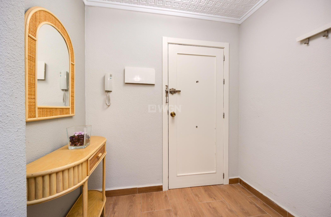 Odsprzedaż - Mieszkanie w bloku - Torrevieja - Acequion