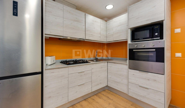 Odsprzedaż - Mieszkanie w bloku - Torrevieja - Acequion