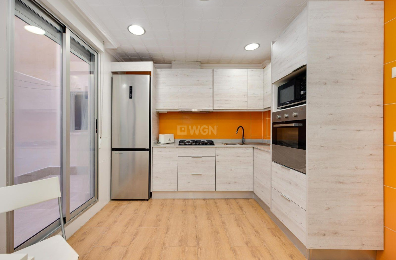 Odsprzedaż - Mieszkanie w bloku - Torrevieja - Acequion