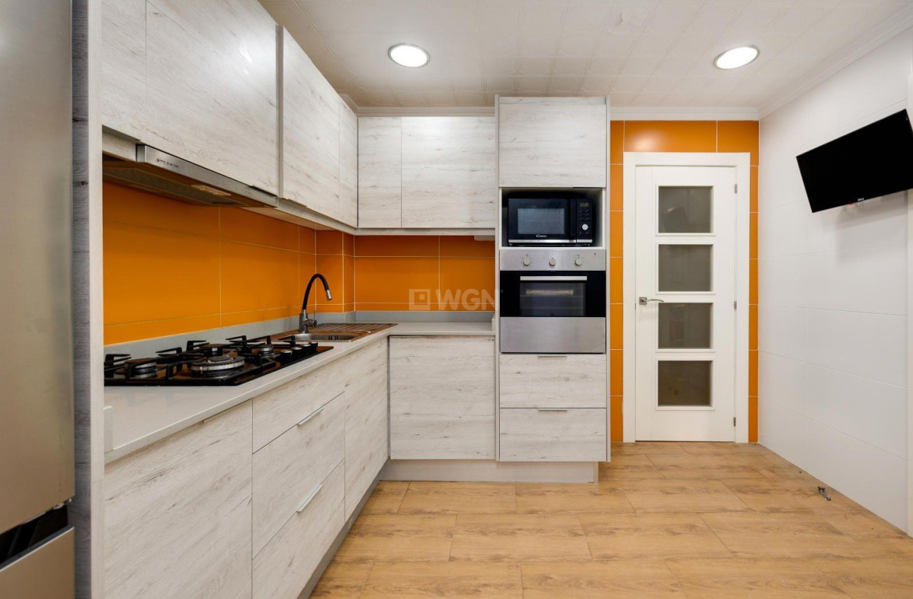 Odsprzedaż - Mieszkanie w bloku - Torrevieja - Acequion