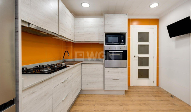 Odsprzedaż - Mieszkanie w bloku - Torrevieja - Acequion