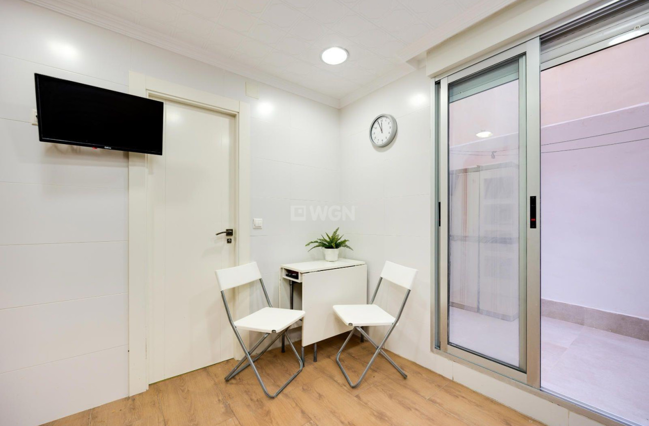 Odsprzedaż - Mieszkanie w bloku - Torrevieja - Acequion