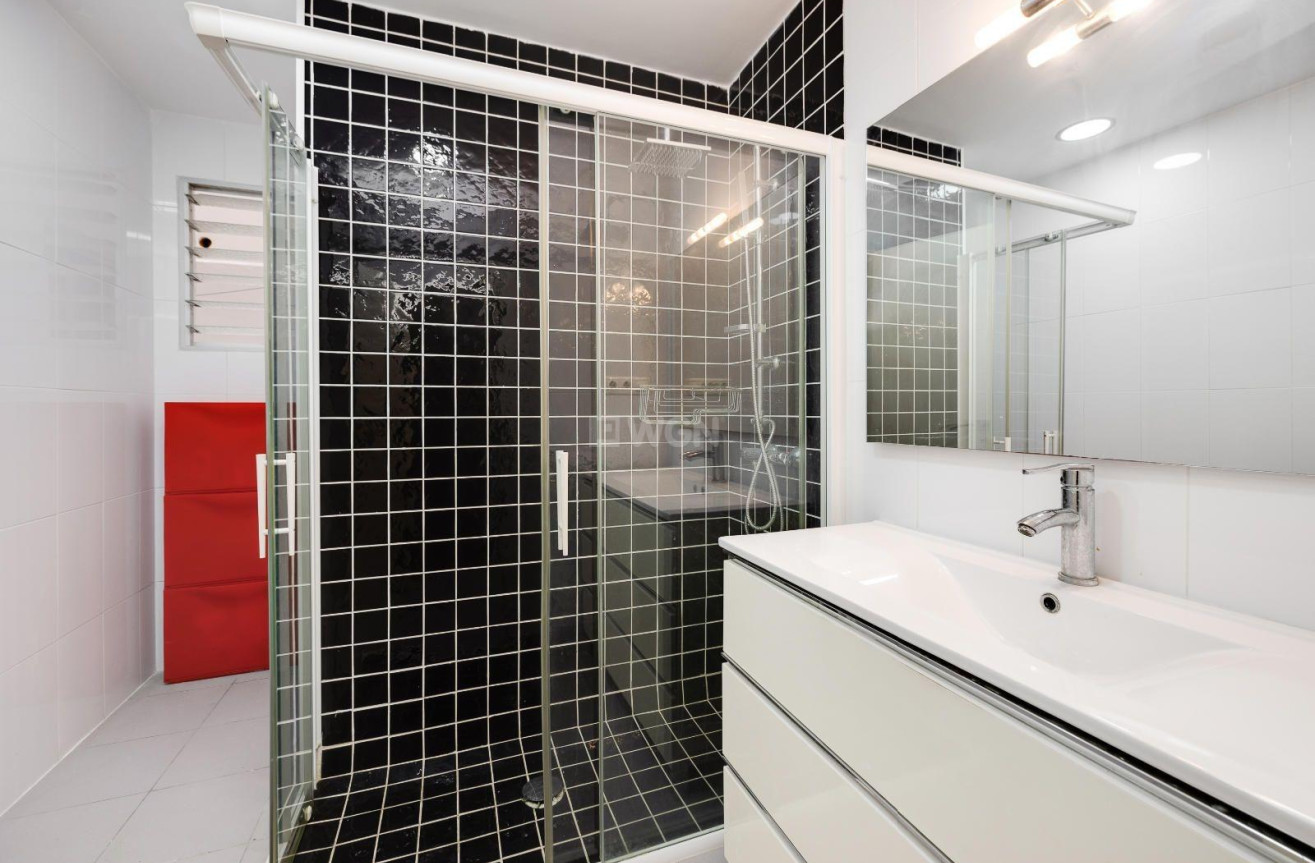 Odsprzedaż - Mieszkanie w bloku - Torrevieja - Acequion