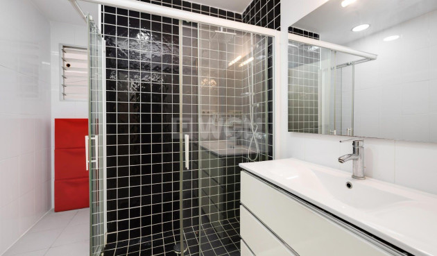 Odsprzedaż - Mieszkanie w bloku - Torrevieja - Acequion