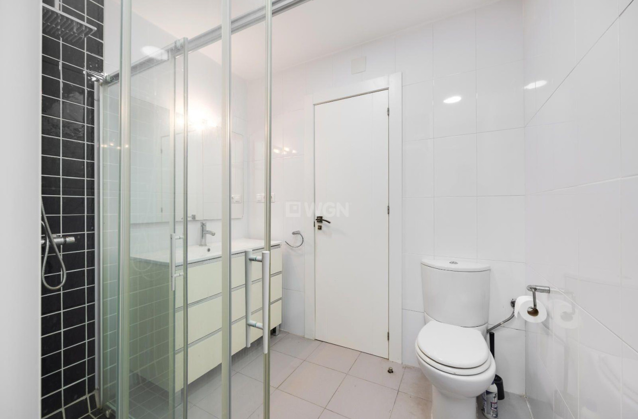 Odsprzedaż - Mieszkanie w bloku - Torrevieja - Acequion