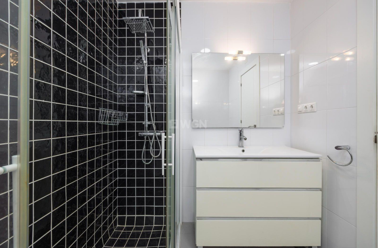 Odsprzedaż - Mieszkanie w bloku - Torrevieja - Acequion