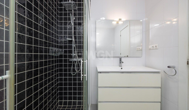 Odsprzedaż - Mieszkanie w bloku - Torrevieja - Acequion