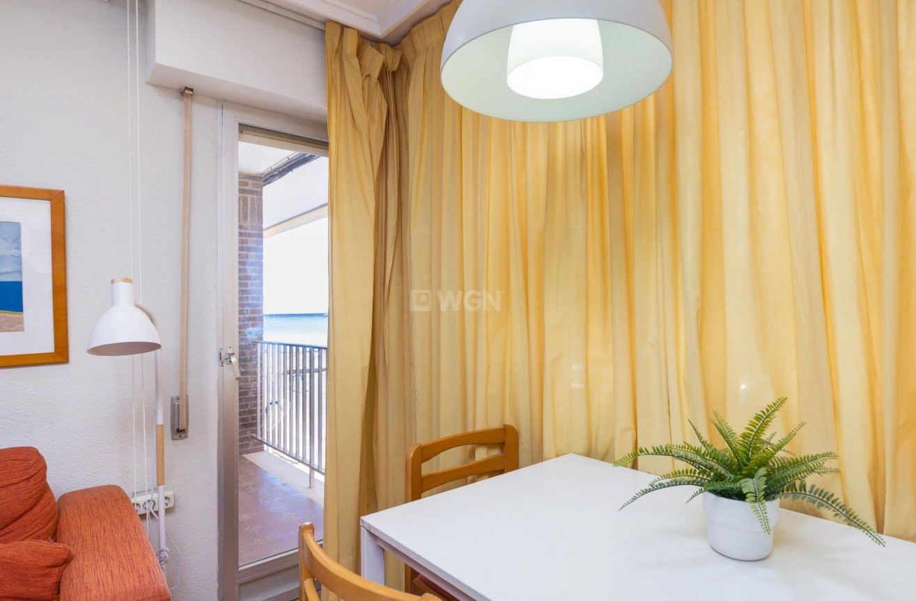 Odsprzedaż - Mieszkanie w bloku - Torrevieja - Acequion