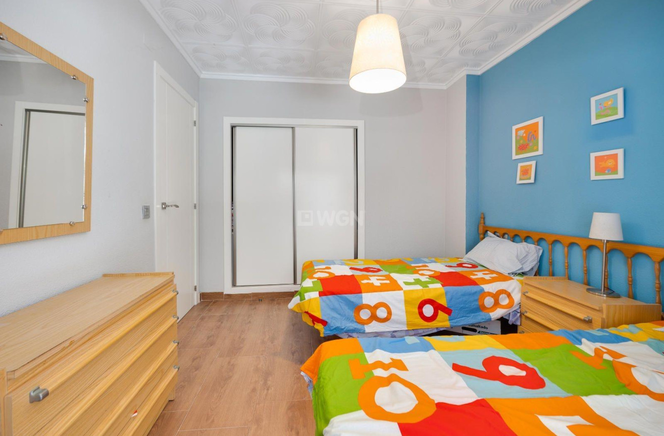 Odsprzedaż - Mieszkanie w bloku - Torrevieja - Acequion