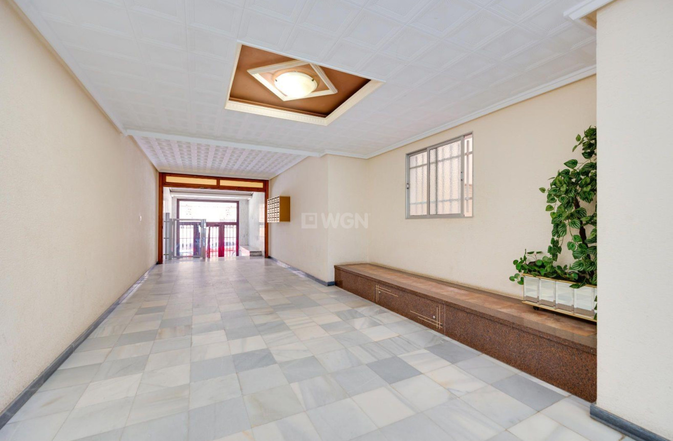 Odsprzedaż - Mieszkanie w bloku - Torrevieja - Acequion