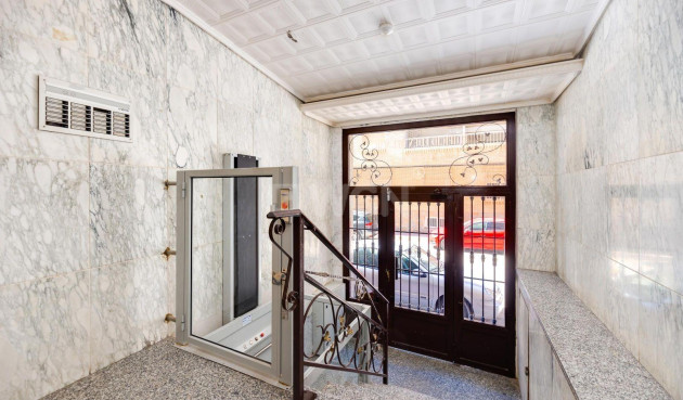 Odsprzedaż - Mieszkanie w bloku - Torrevieja - Acequion