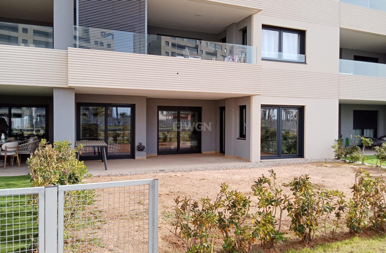 Odsprzedaż - Mieszkanie w bloku - Torrevieja - Punta Prima