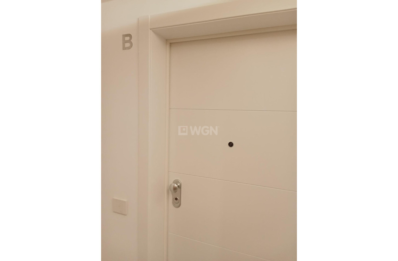 Odsprzedaż - Mieszkanie w bloku - Torrevieja - Punta Prima