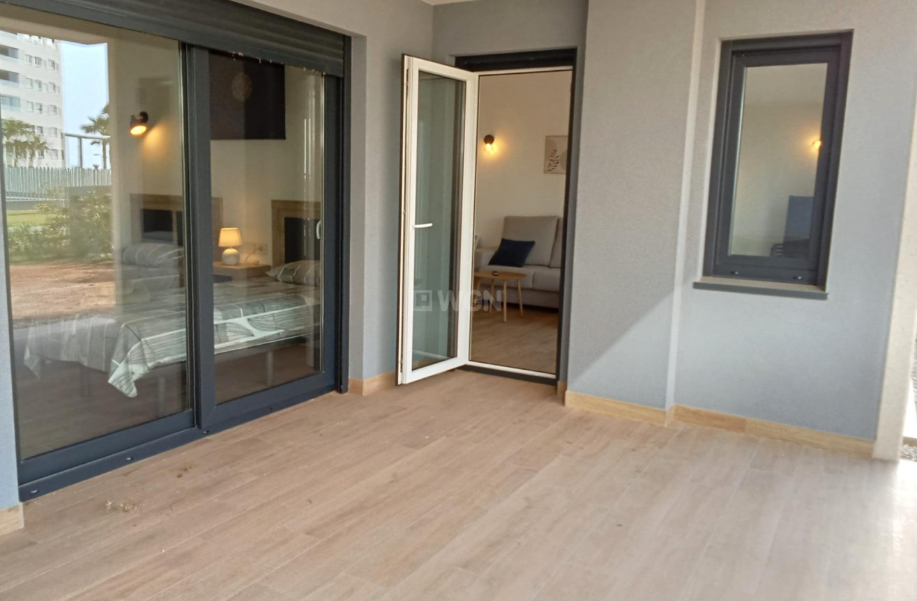 Odsprzedaż - Mieszkanie w bloku - Torrevieja - Punta Prima