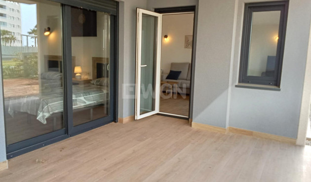 Odsprzedaż - Mieszkanie w bloku - Torrevieja - Punta Prima