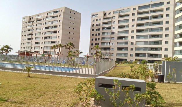 Odsprzedaż - Mieszkanie w bloku - Torrevieja - Punta Prima