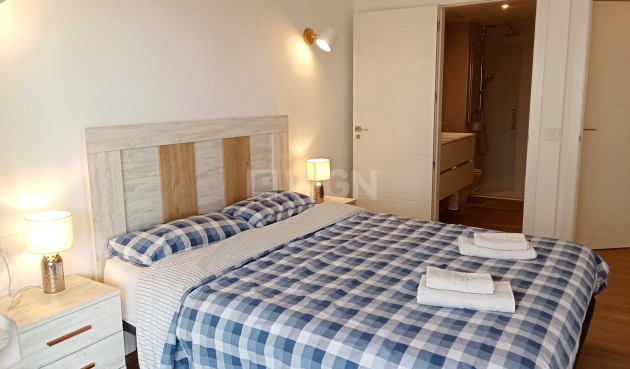 Odsprzedaż - Mieszkanie w bloku - Torrevieja - Punta Prima