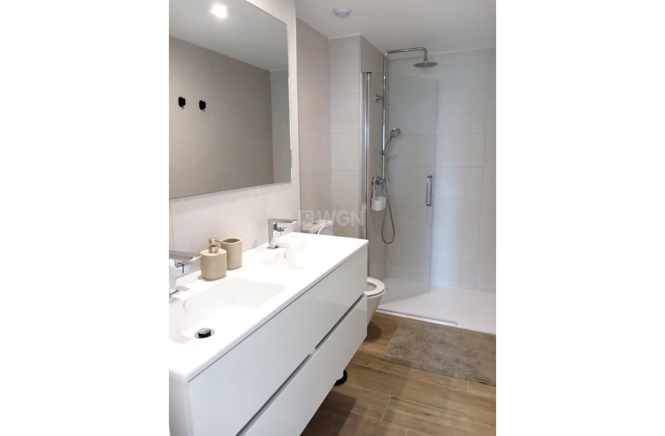 Odsprzedaż - Mieszkanie w bloku - Torrevieja - Punta Prima