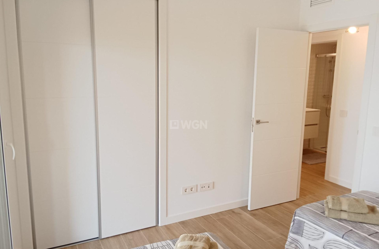 Odsprzedaż - Mieszkanie w bloku - Torrevieja - Punta Prima