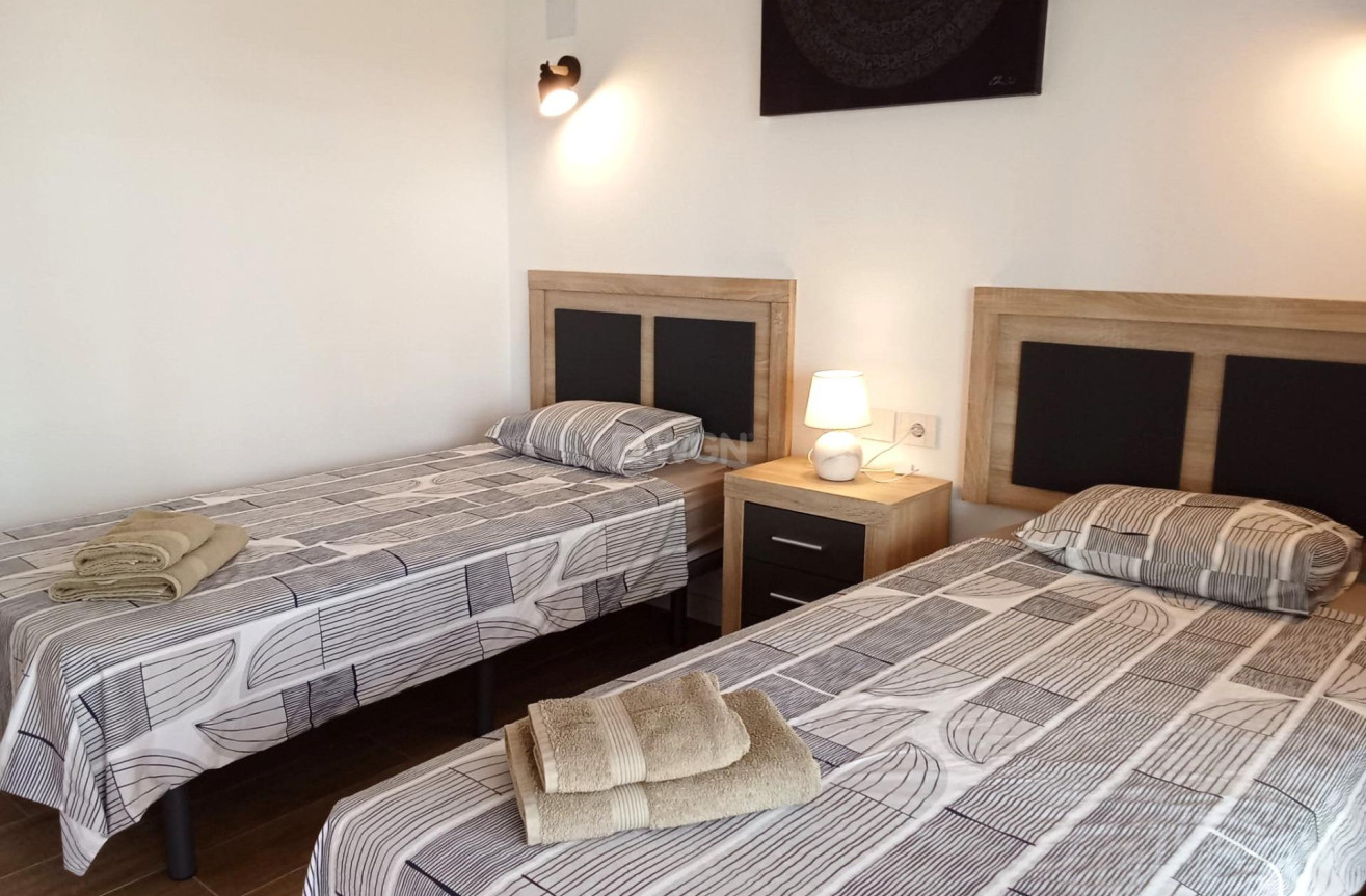 Odsprzedaż - Mieszkanie w bloku - Torrevieja - Punta Prima