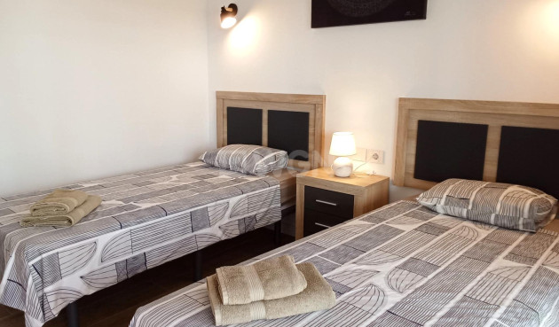 Odsprzedaż - Mieszkanie w bloku - Torrevieja - Punta Prima