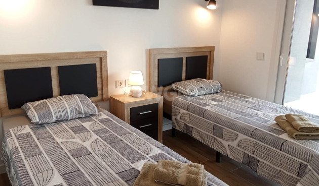 Odsprzedaż - Mieszkanie w bloku - Torrevieja - Punta Prima