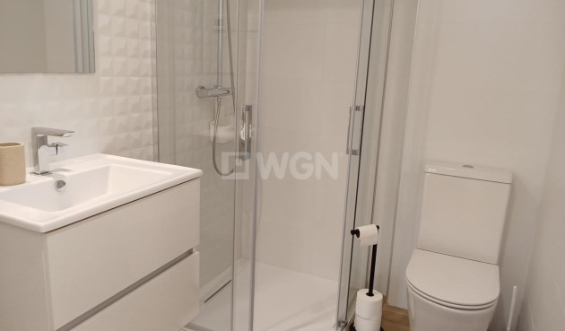 Odsprzedaż - Mieszkanie w bloku - Torrevieja - Punta Prima