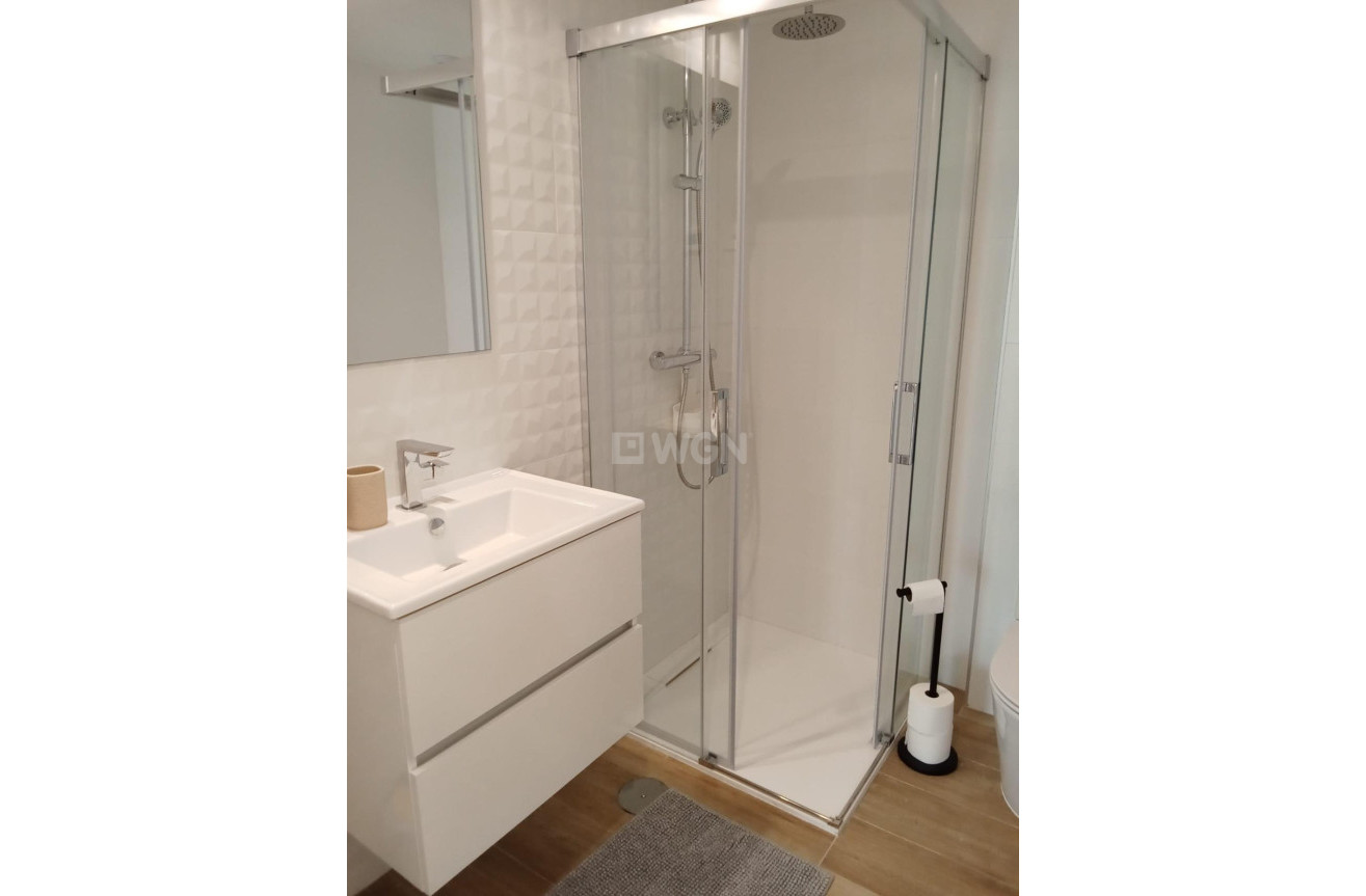 Odsprzedaż - Mieszkanie w bloku - Torrevieja - Punta Prima