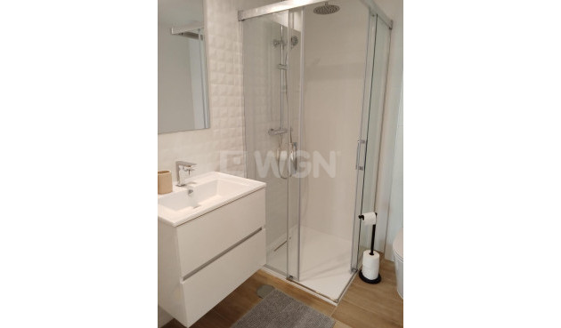 Odsprzedaż - Mieszkanie w bloku - Torrevieja - Punta Prima