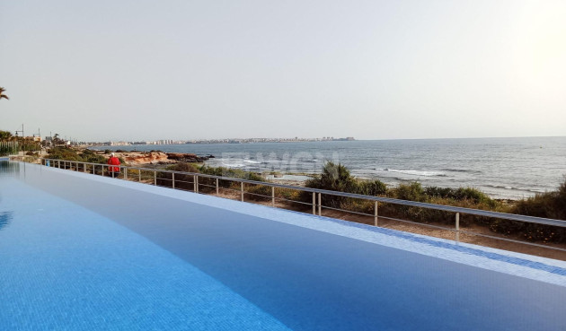 Odsprzedaż - Mieszkanie w bloku - Torrevieja - Punta Prima