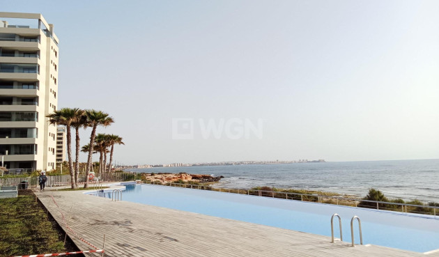Odsprzedaż - Mieszkanie w bloku - Torrevieja - Punta Prima