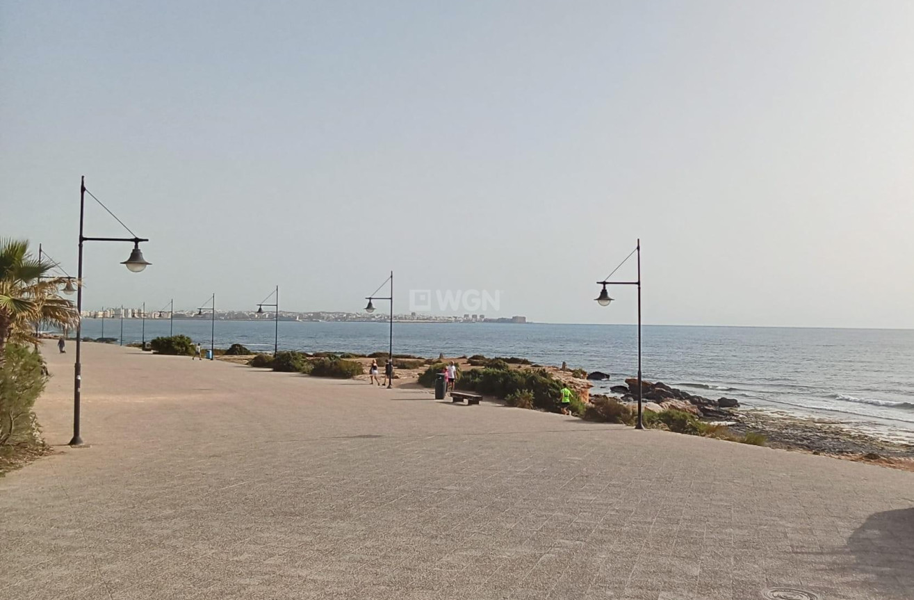 Odsprzedaż - Mieszkanie w bloku - Torrevieja - Punta Prima