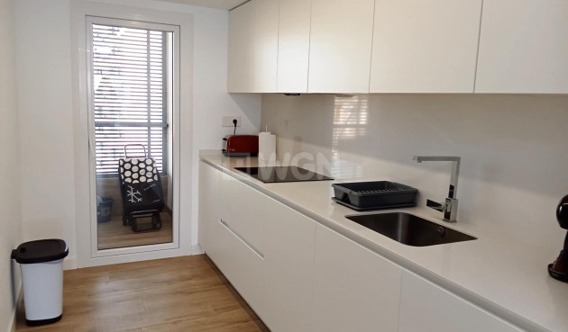 Odsprzedaż - Mieszkanie w bloku - Torrevieja - Punta Prima