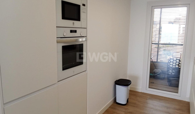 Odsprzedaż - Mieszkanie w bloku - Torrevieja - Punta Prima