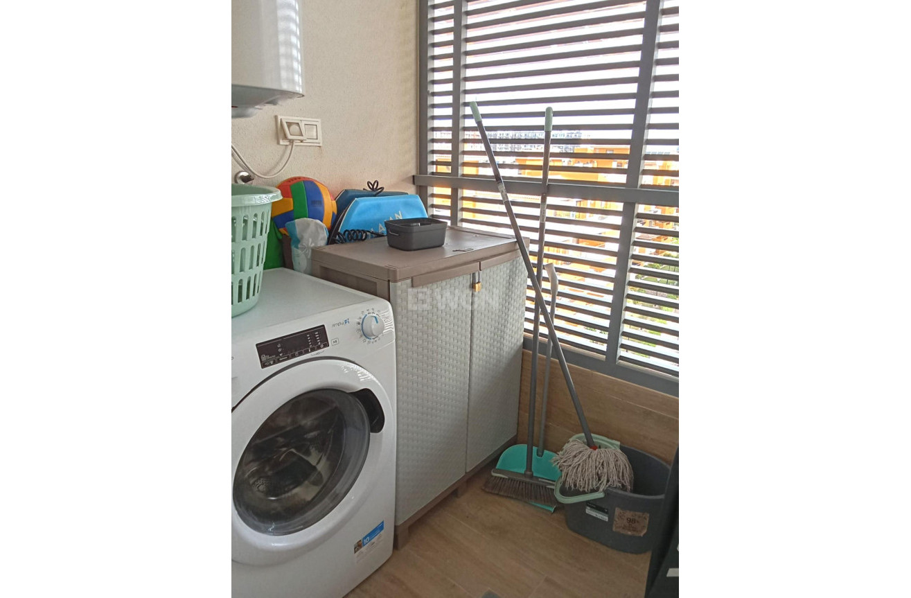 Odsprzedaż - Mieszkanie w bloku - Torrevieja - Punta Prima