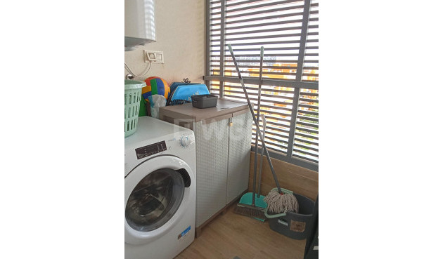 Odsprzedaż - Mieszkanie w bloku - Torrevieja - Punta Prima