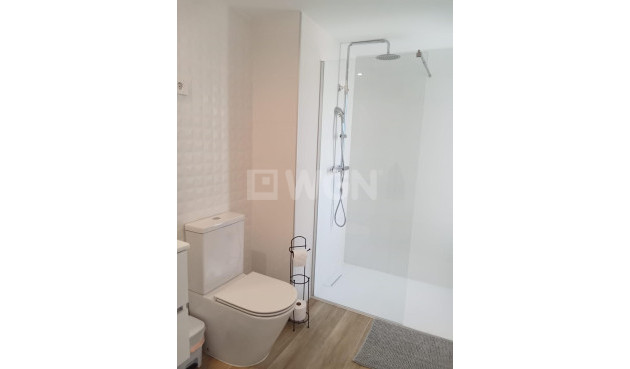 Odsprzedaż - Mieszkanie w bloku - Torrevieja - Punta Prima