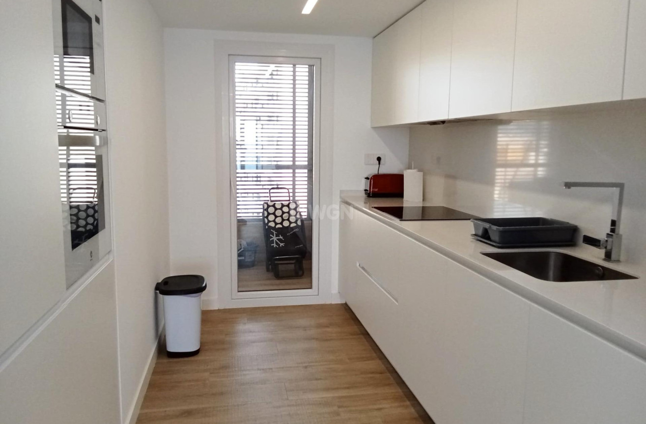 Odsprzedaż - Mieszkanie w bloku - Torrevieja - Punta Prima