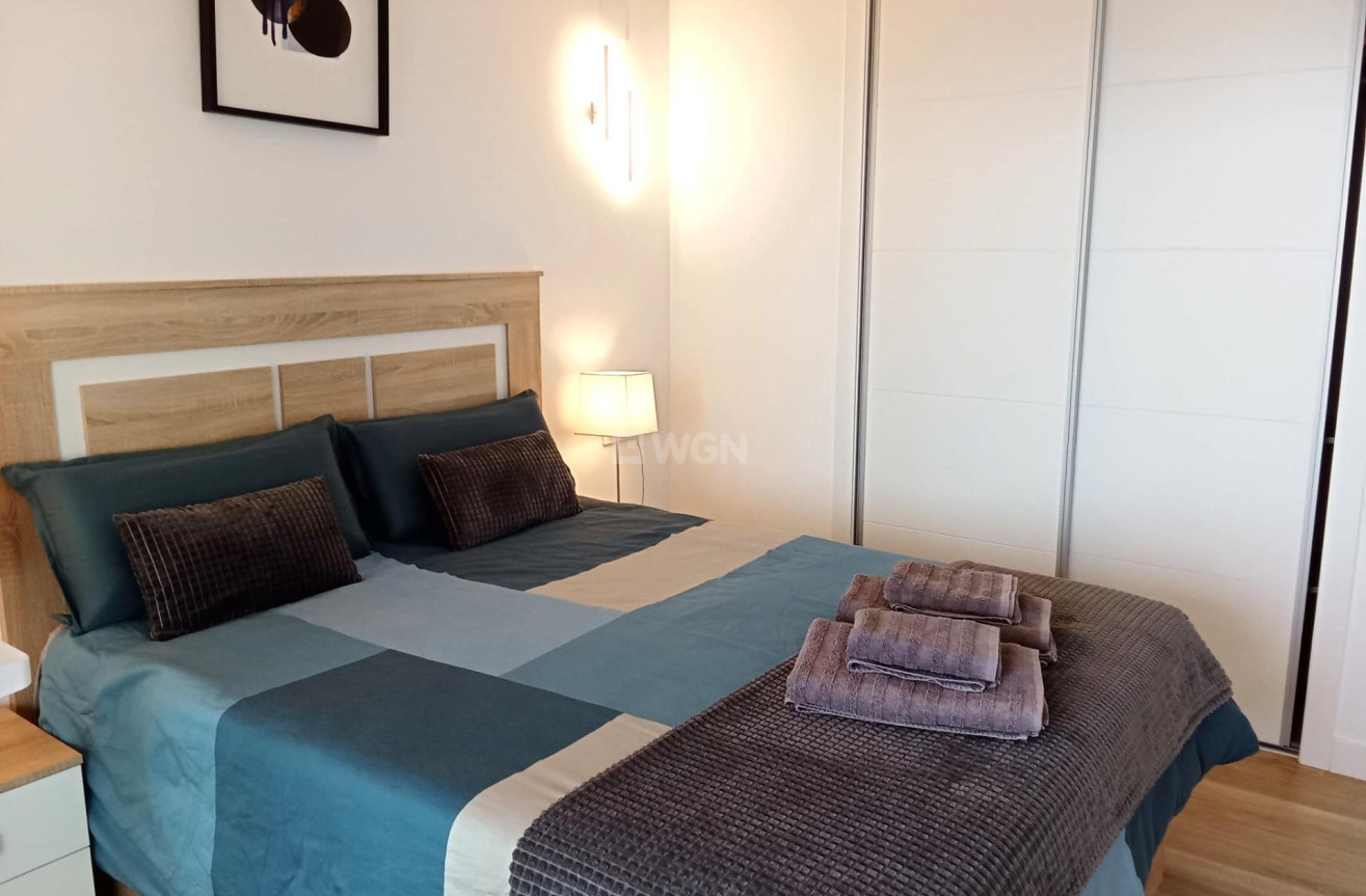 Odsprzedaż - Mieszkanie w bloku - Torrevieja - Punta Prima