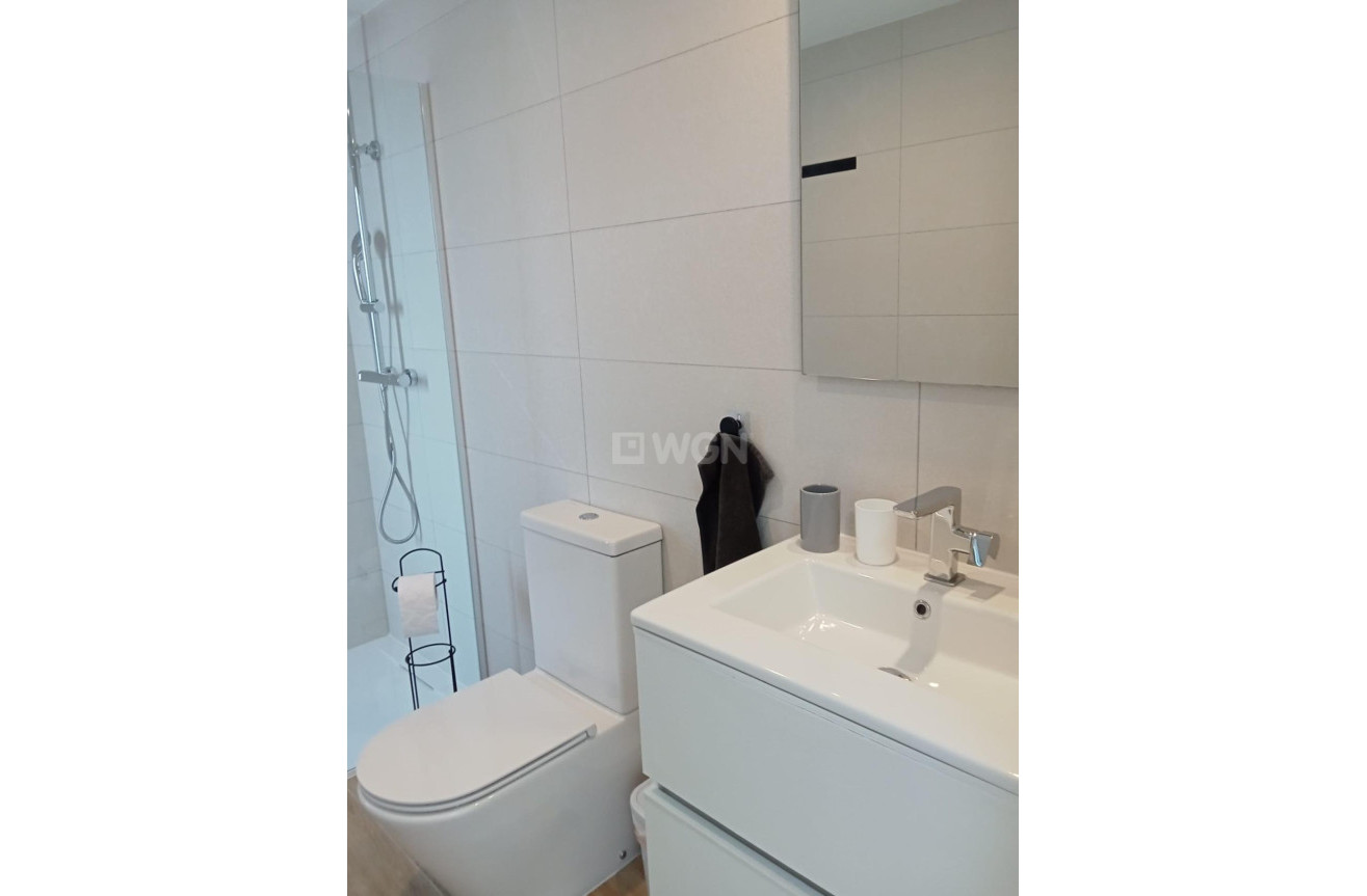 Odsprzedaż - Mieszkanie w bloku - Torrevieja - Punta Prima