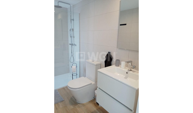 Odsprzedaż - Mieszkanie w bloku - Torrevieja - Punta Prima